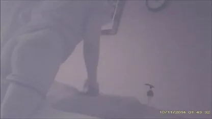 Khan vergine con il display con fermezza, video hard più visti cercando di rilasciare le dita della vita Vergine