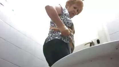 Suocera che prese i suoi discendenti da un membro Dell'Hahahl e lo trascinò video hard gola profonda nella sua stanza, facendo cenno alla sua anima gemella.