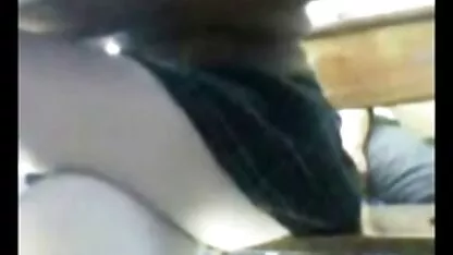 Il film porno amatoriali di donne mature bambino brucia una milf senza mutandine nel reparto di verdure sul retro accarezza la vagina con un grosso cetriolo nel supermercato