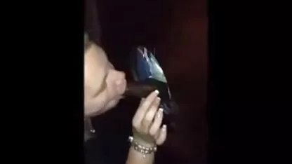 Aiutare una film porno gratis elena grimaldi ragazza ottenere un cervo e ha ringraziato l'uomo con un pompino in macchina