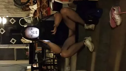 Il venditore di beni usati da vendere per il cancro nella stanza sul retro di un film porno arabe gratis infermiere Spagna in un abito ospedale
