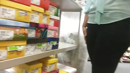 Uno succhia yaldu, il secondo si trova nelle vicinanze e video hard in streaming gratis si masturba godendo la vista della copulazione di una ragazza
