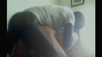 Lei stava succhiando suo fratello e film porno di selen gratis andare da solo mentre ha preso un pisolino prima del lavoro