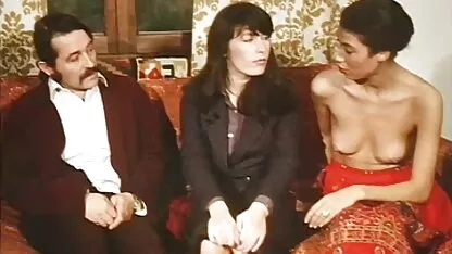 La padrona film pornografici streaming di casa tornato a casa dal lavoro e la cattura di tre giovani ladro, è costretto a turno leccare la vagina