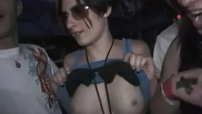 Divertente svegliarsi la mattina con il pigiama e ha preso in bocca video donne hard il principe del vicino