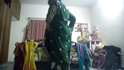 La ragazza diventare annoiato in autobus e si arrampicò nei pantaloni a masturbarsi per un film completi italiani hard uomo che dormiva su una sedia accanto al