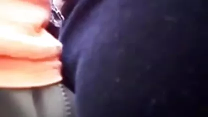 Patrigno fare ninfetta facendo un amatoriale video hard pompino profondo, ma lei non vuole e spingerlo