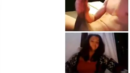Il ragazzo che fa capolino in bagno sul retro di suo cugino, ha preso il telefono con fotocamera e, via, la masturbazione video hard gratis animali